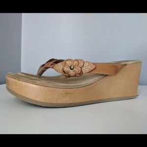 Wood & leather Steve Madden thong wedge sandals